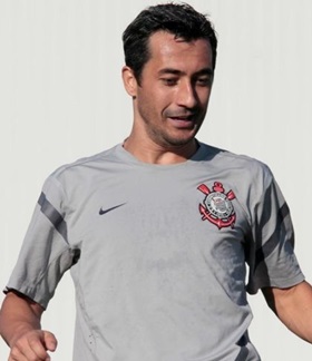 Vasco da Gama acerta empréstimo de Douglas até fim do ano, diz agente