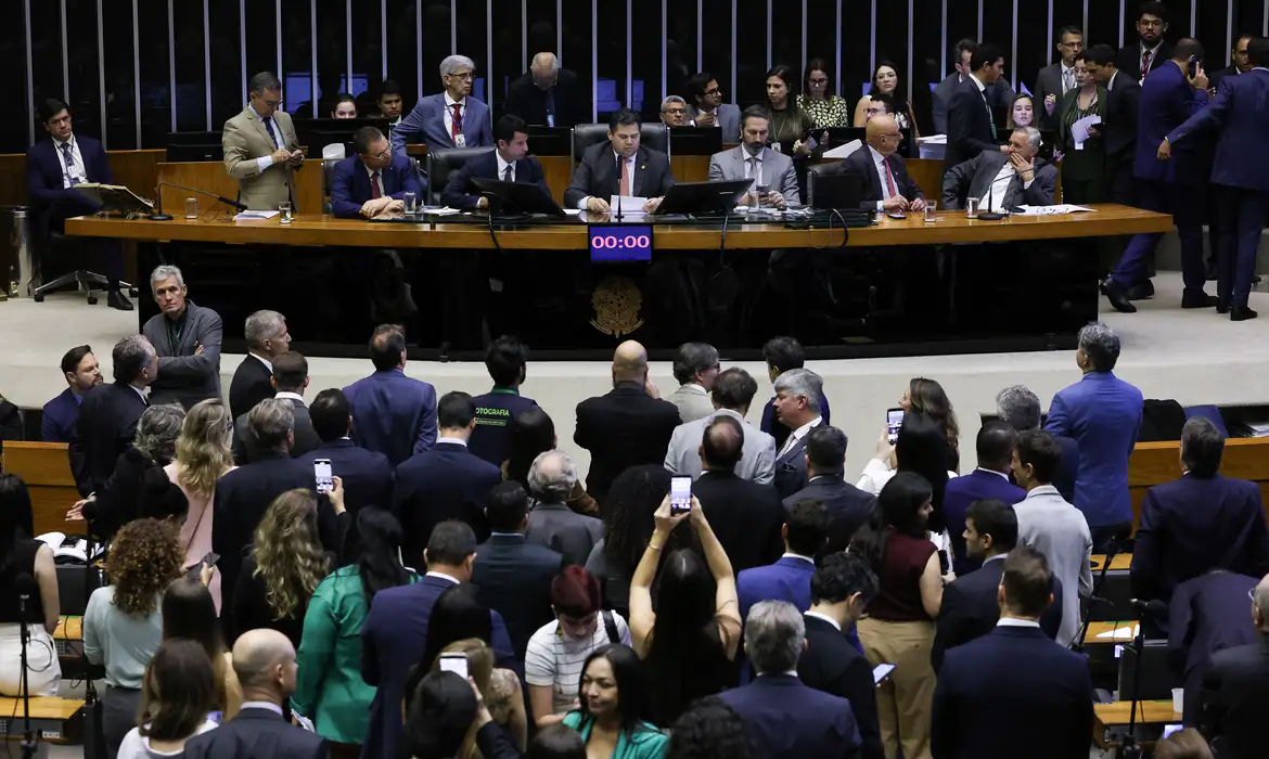 Davi Alcolumbre marca votação da PEC pelo fim da 6x1 para quarta-feira