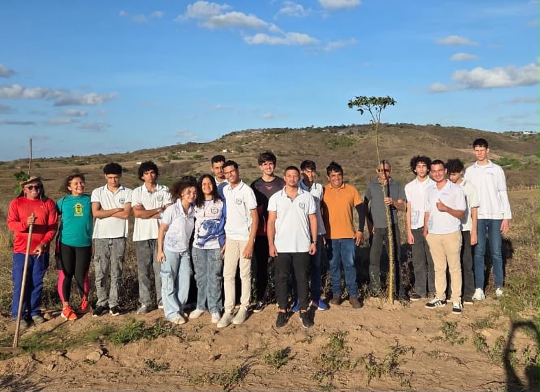 Prefeitura de Araruna promove plantio de árvores nativas com participação de estudantes da rede estadual de ensino
