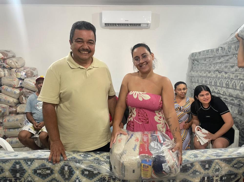 CRAS de Barra de Santa Rosa entrega cestas básicas e colchões a recicladores e gestantes
